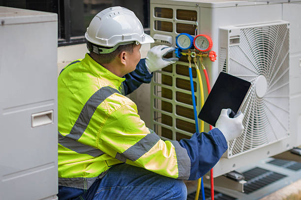 Professional Hvac technician working in Mobile, AL
